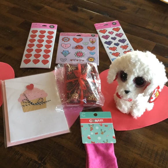 Valentines bundle with Hearts Necklace ❤️♥️❤️♥️ - Picture 3 of 16